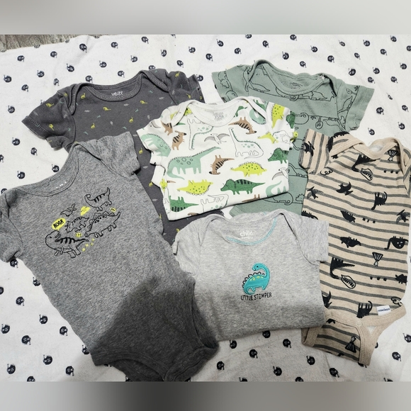 3M Dino Lot- 3 pants, 6 onesies Sweater&Sleeper - Picture 6 of 12